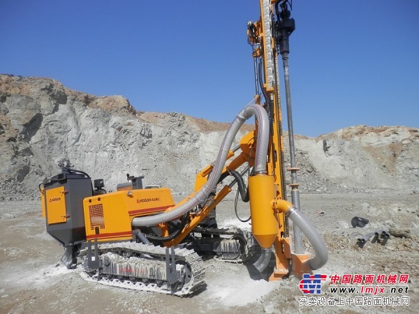 鉆機(jī)、履帶液壓潛孔鉆、礦山設(shè)備、吸塵、爆破設(shè)備_潛孔鉆機(jī)_樁工機(jī)械_整機(jī)供應(yīng)_整機(jī)平臺(tái)_中國(guó)路面機(jī)械網(wǎng)