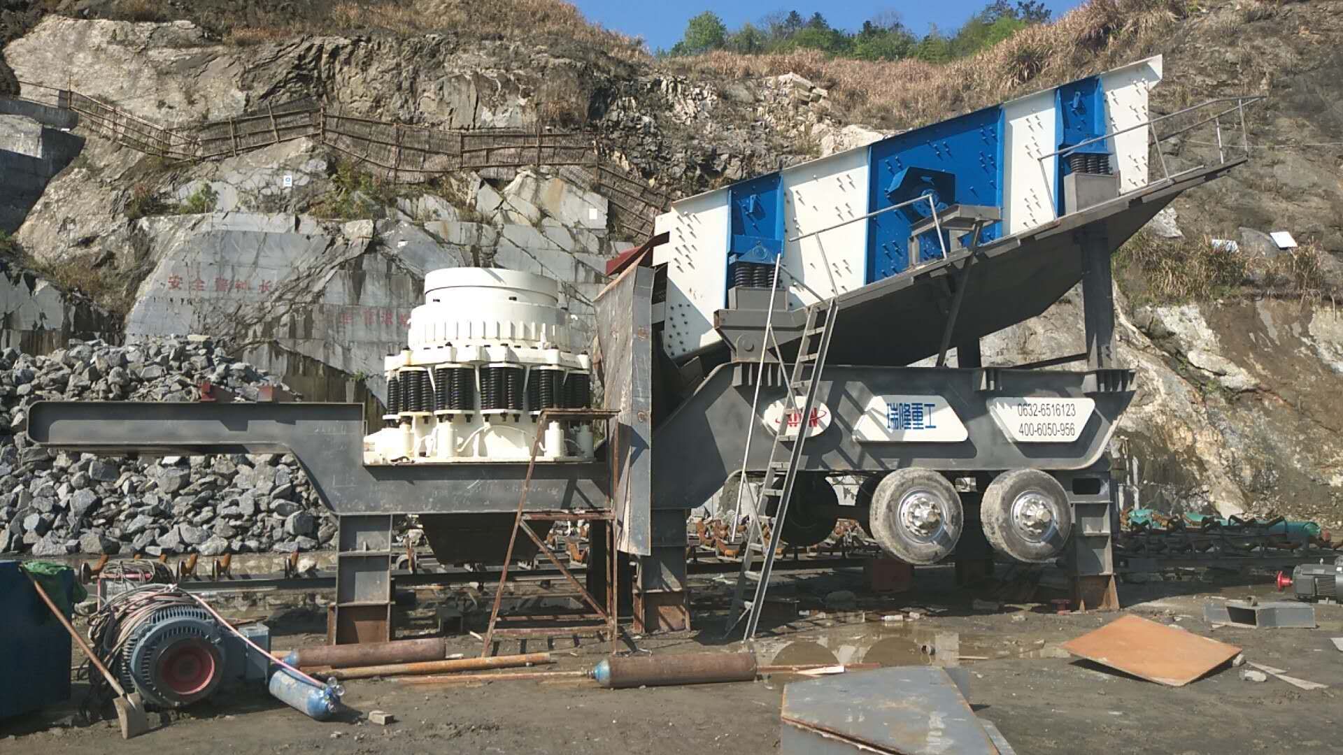 礦山移動(dòng)式破碎站移動(dòng)式破碎生產(chǎn)線廠家